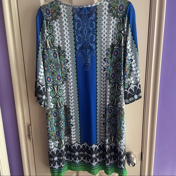 Beautiful Dress with Front Element - Picture 8 of 13